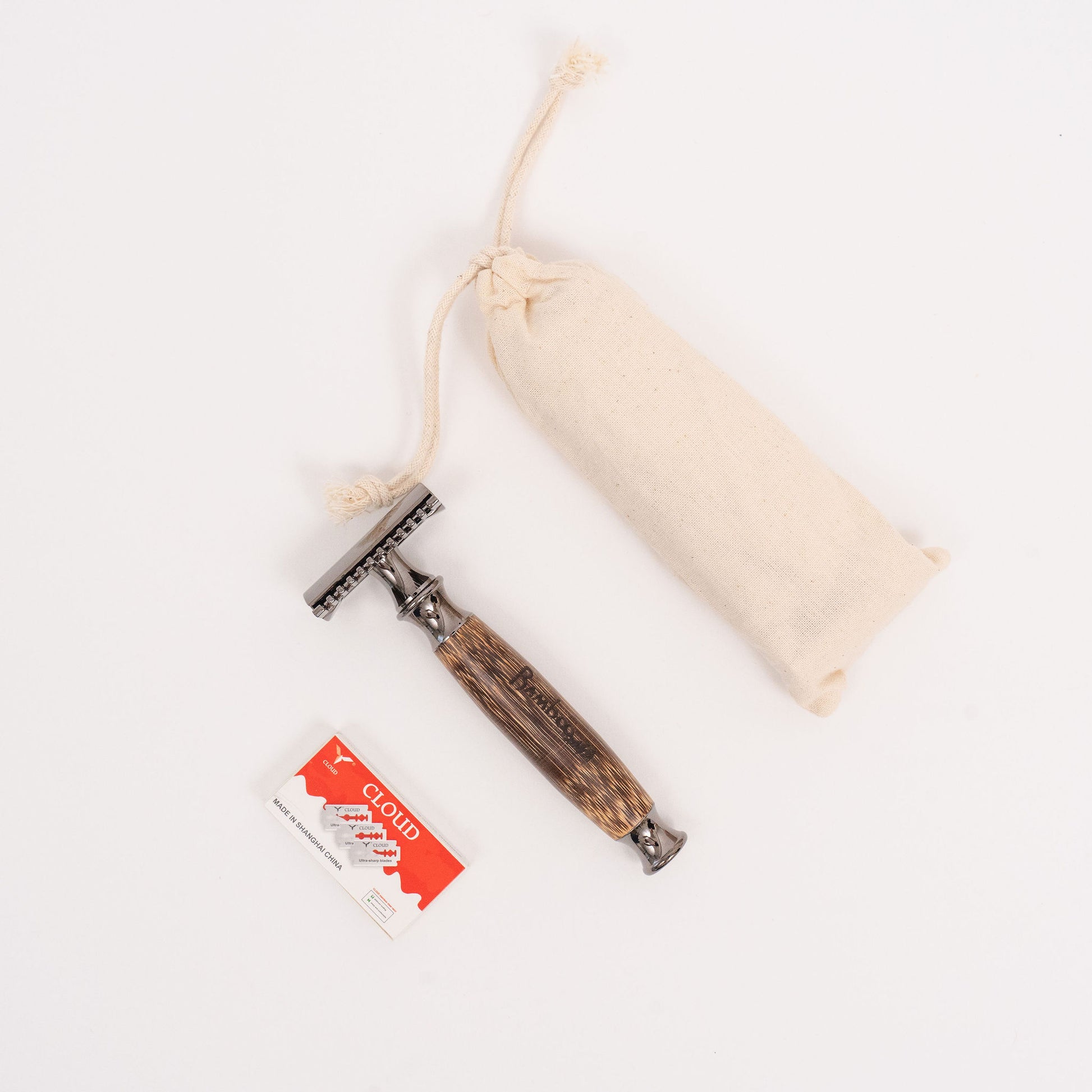 Stainless steel razor curved handle with bag and a box with refill blades